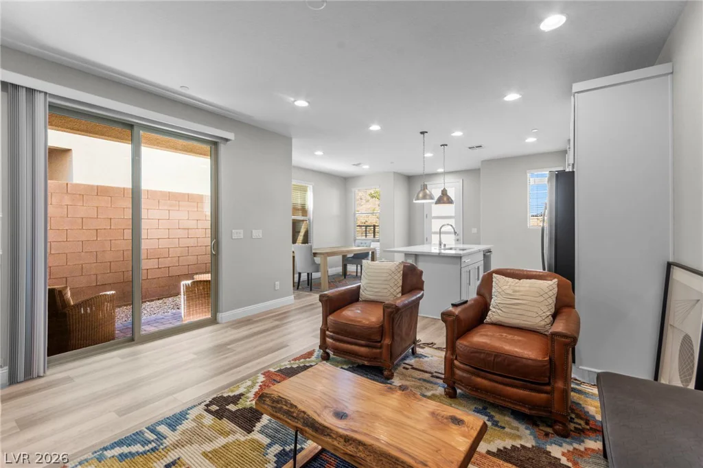 11676 Hamilton Lake, Las Vegas, NV 89138