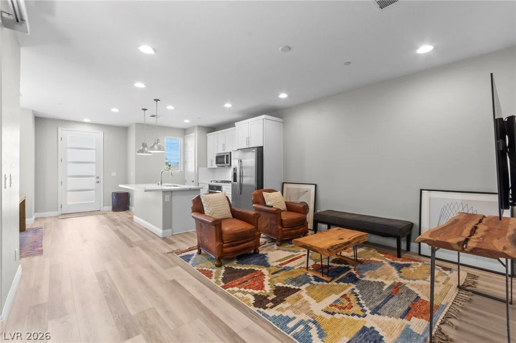 11676 Hamilton Lake, Las Vegas, NV 89138
