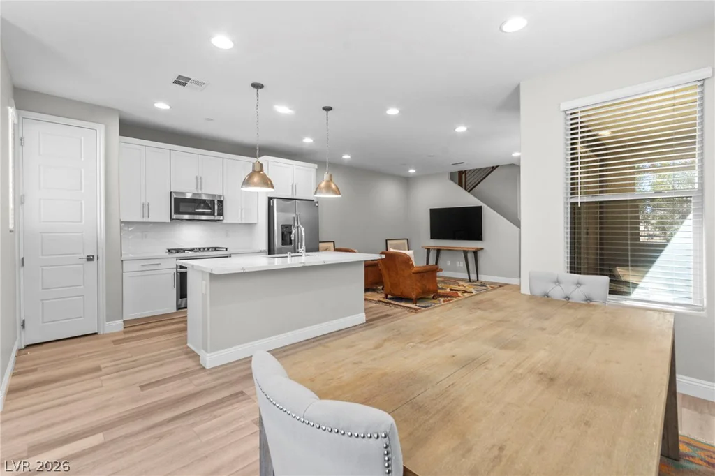 11676 Hamilton Lake, Las Vegas, NV 89138