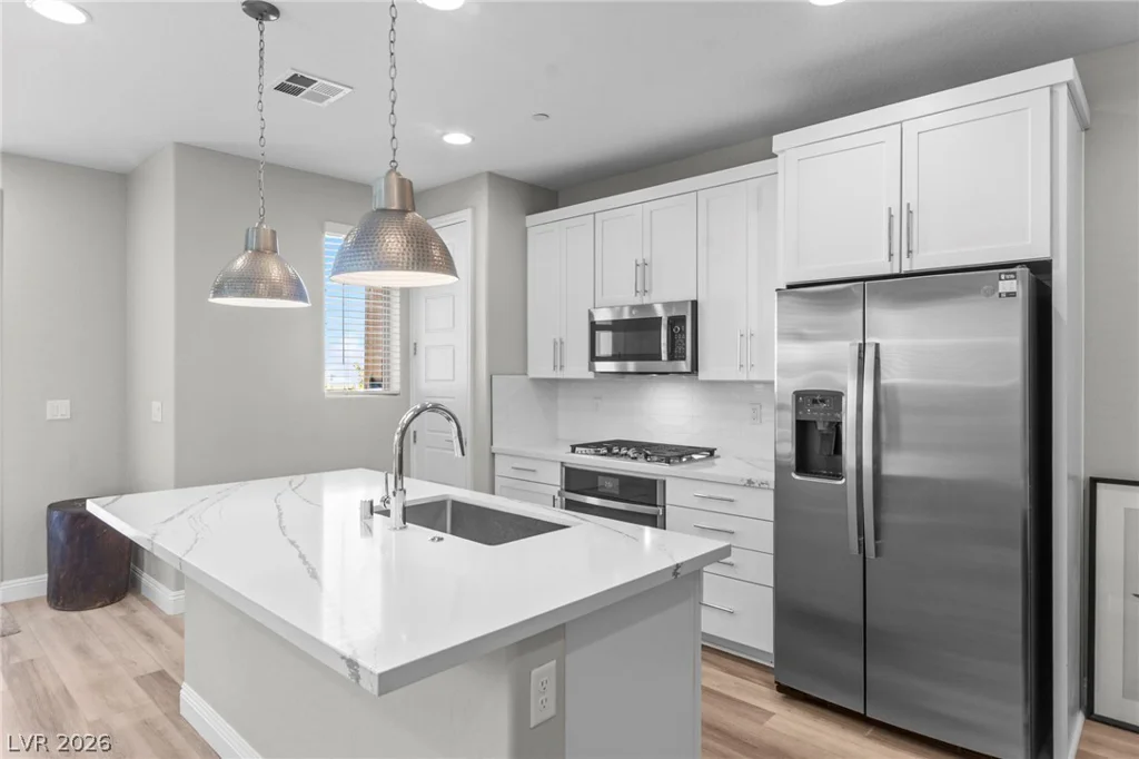 11676 Hamilton Lake, Las Vegas, NV 89138