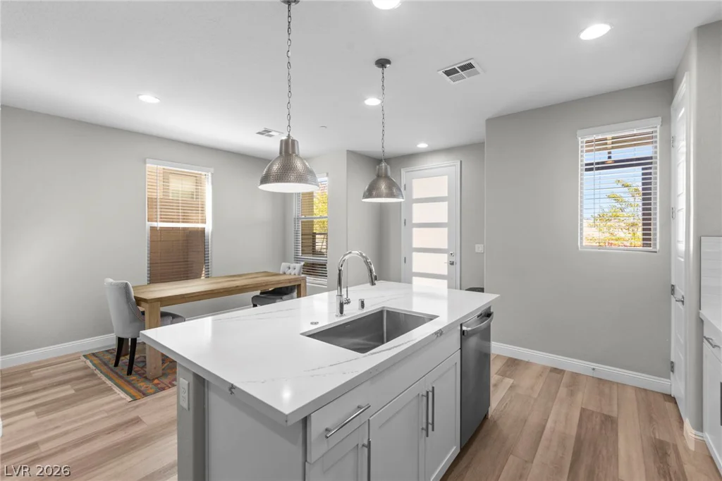 11676 Hamilton Lake, Las Vegas, NV 89138