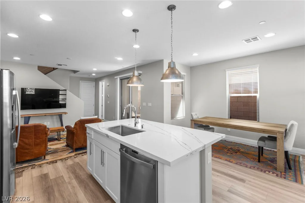 11676 Hamilton Lake, Las Vegas, NV 89138