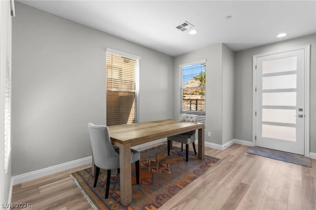 11676 Hamilton Lake, Las Vegas, NV 89138