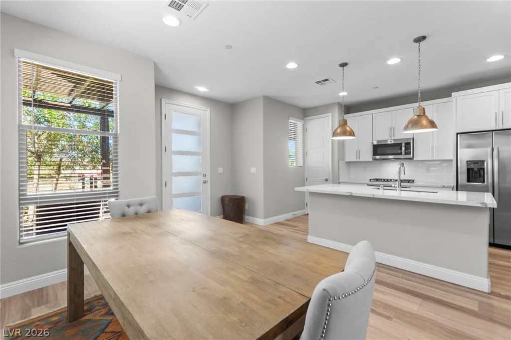 11676 Hamilton Lake, Las Vegas, NV 89138