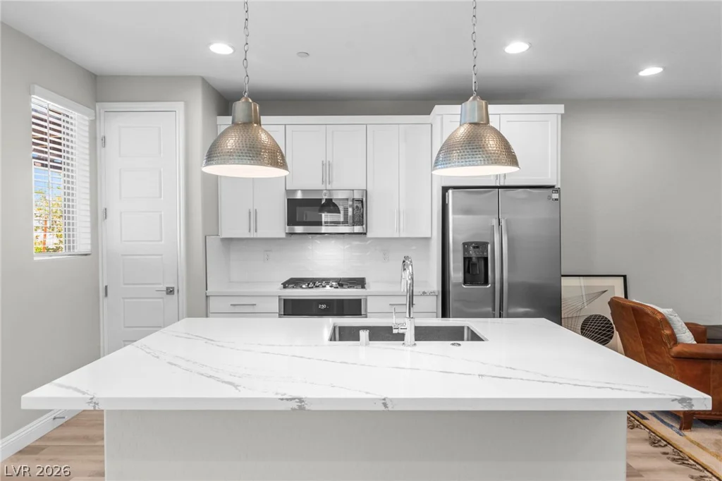 11676 Hamilton Lake, Las Vegas, NV 89138