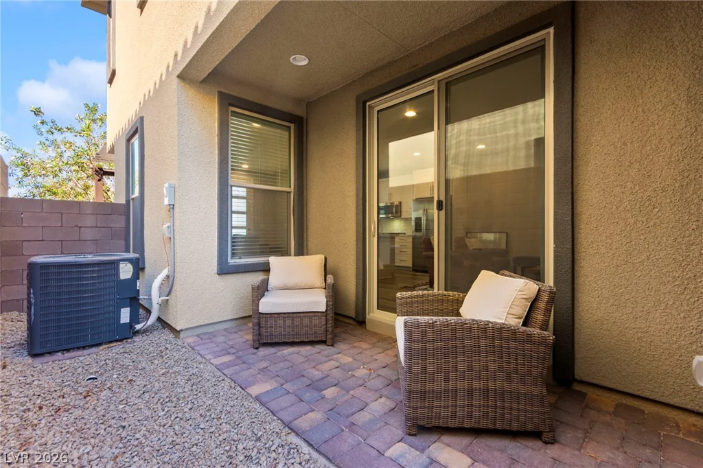 11676 Hamilton Lake, Las Vegas, NV 89138