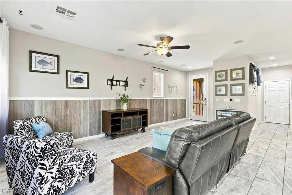8240 Southern Cross, Las Vegas, NV 89131
