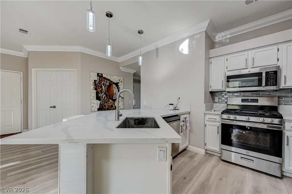 5415 Harmon, Las Vegas, NV 89103