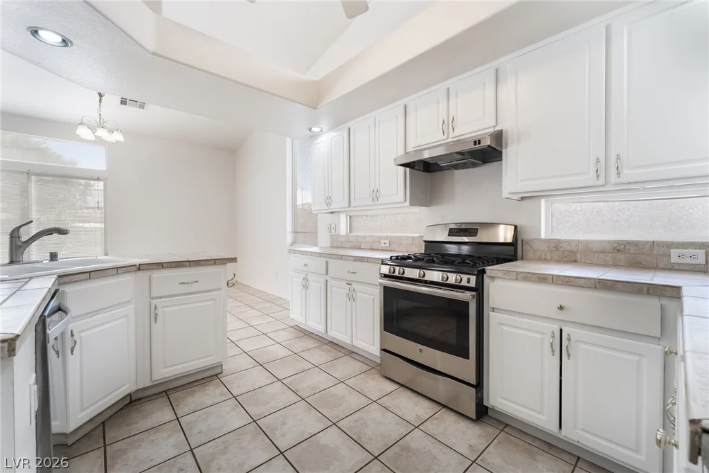 9882 Silver Chimes, Las Vegas, NV 89183