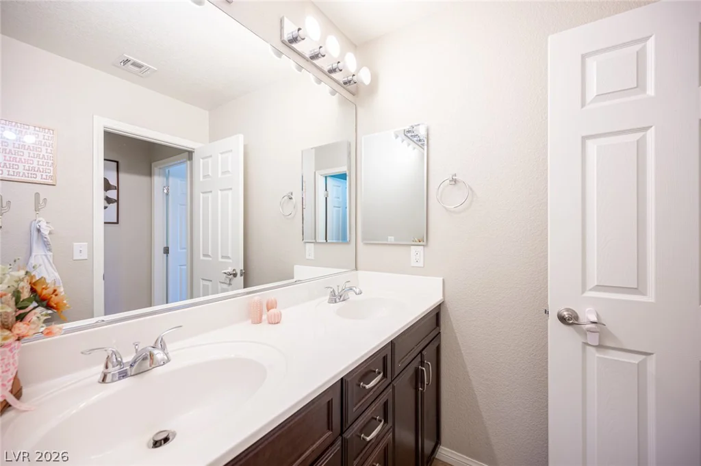 7056 Thistle Ridge, Las Vegas, NV 89166