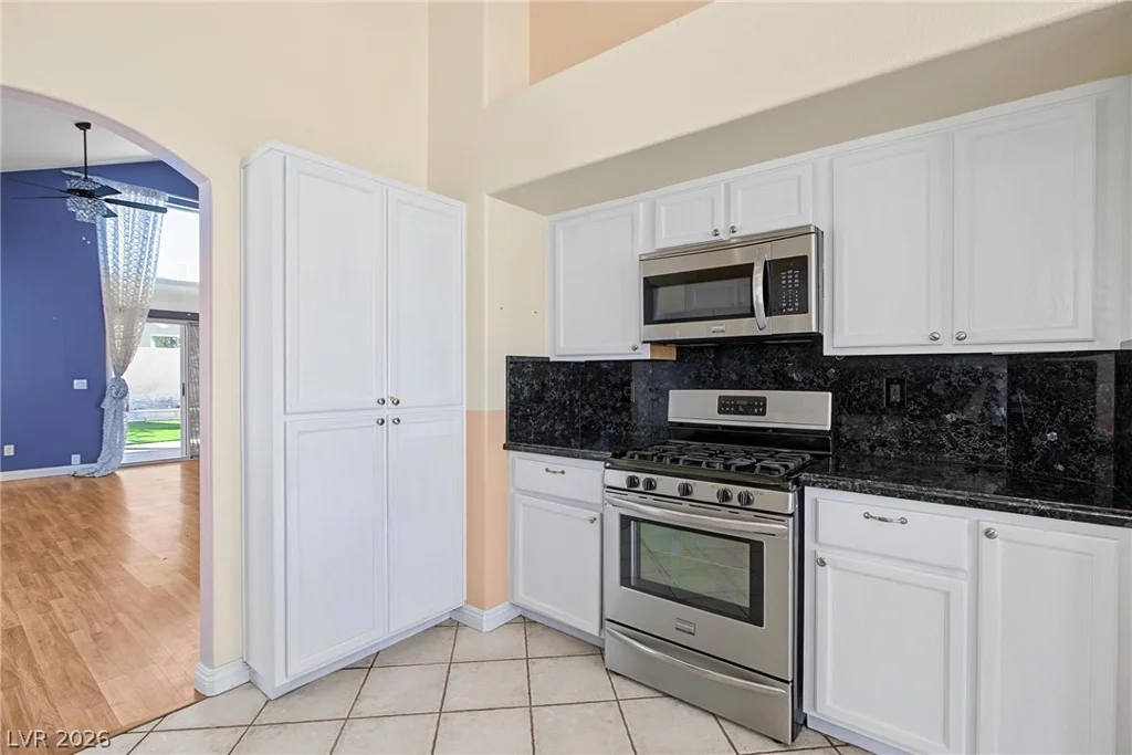 911 Sterling Thorn, Las Vegas, NV 89183