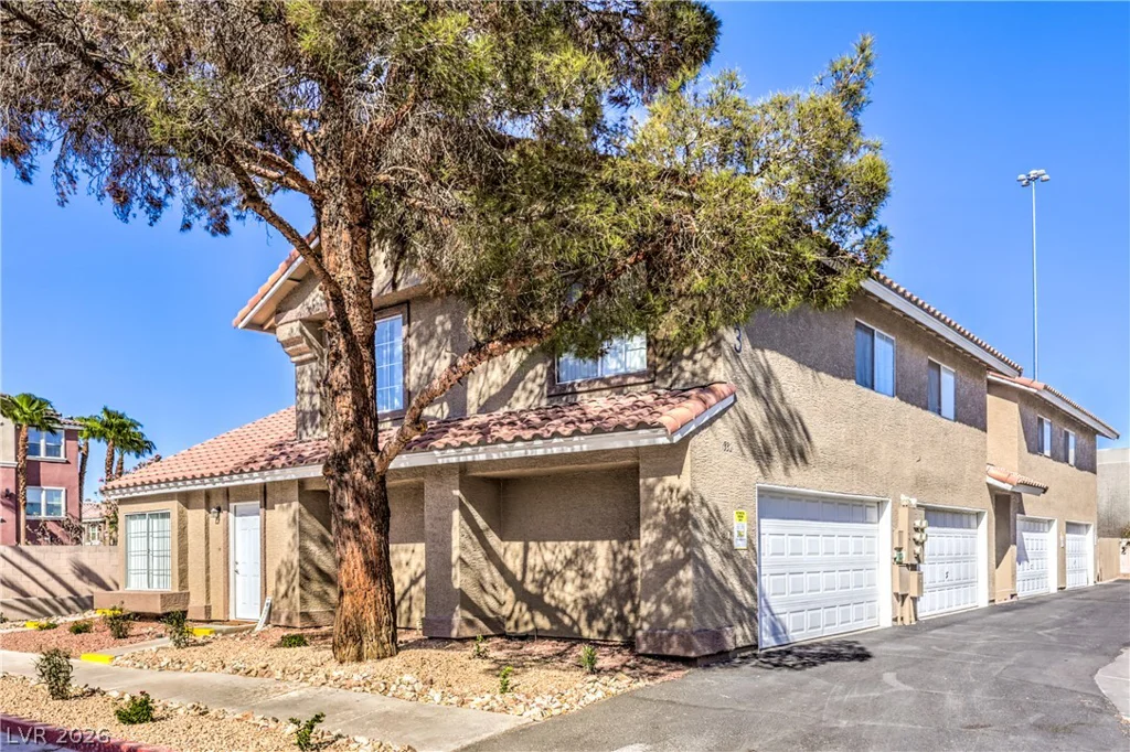 1332 Sunblossom, Las Vegas, NV 89128
