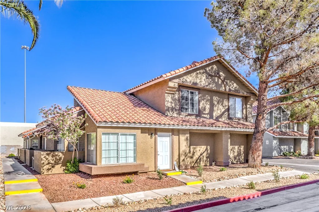1332 Sunblossom, Las Vegas, NV 89128