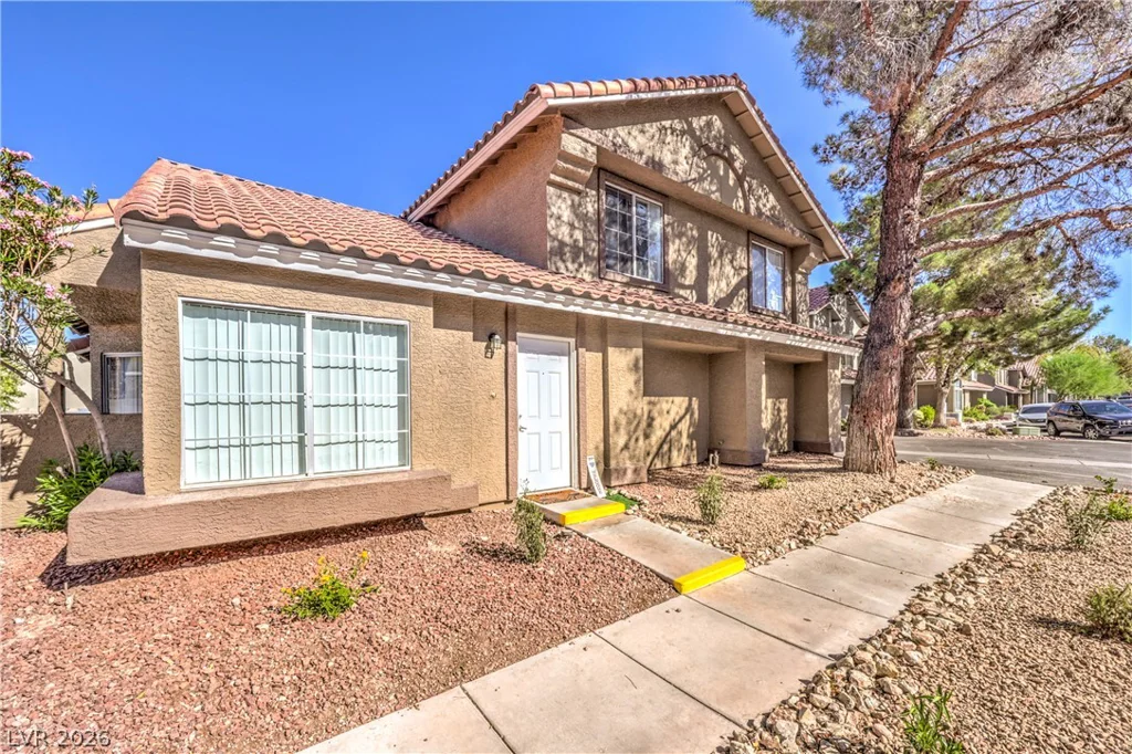 1332 Sunblossom, Las Vegas, NV 89128