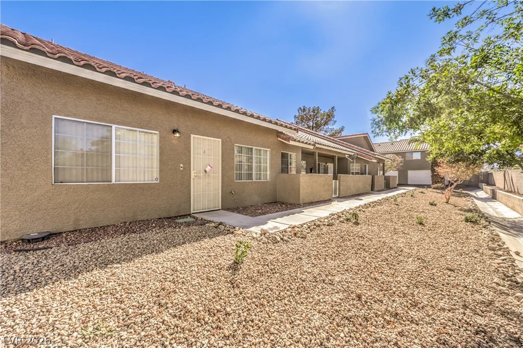 1332 Sunblossom, Las Vegas, NV 89128