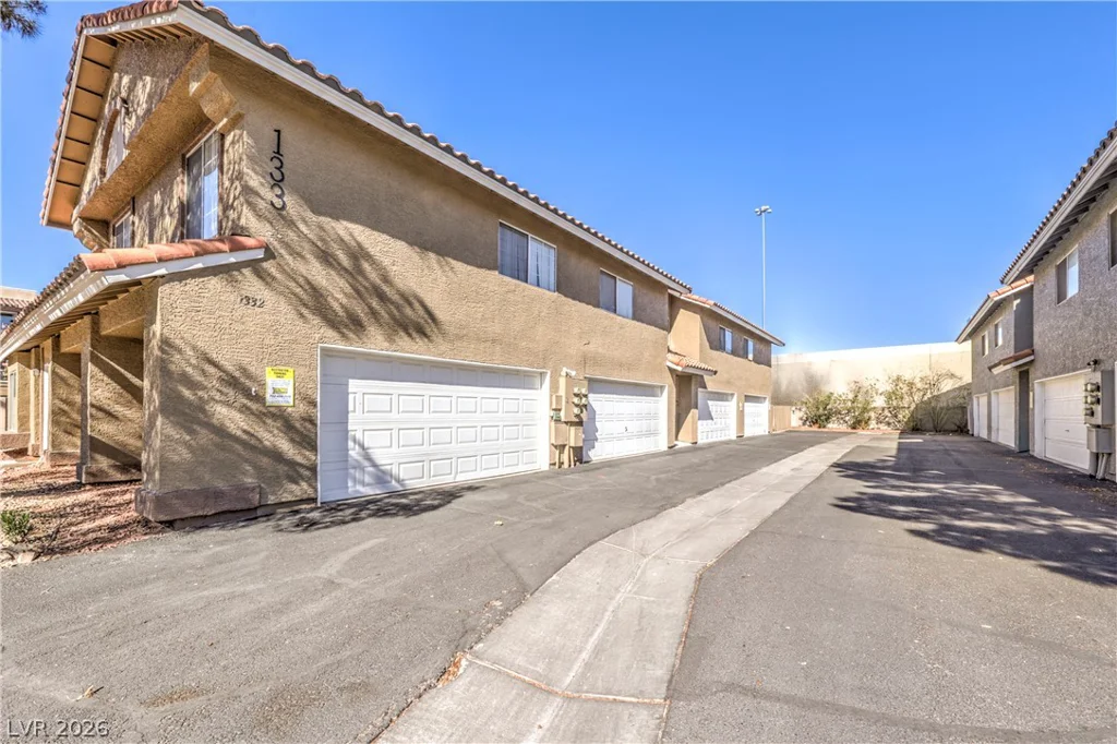 1332 Sunblossom, Las Vegas, NV 89128