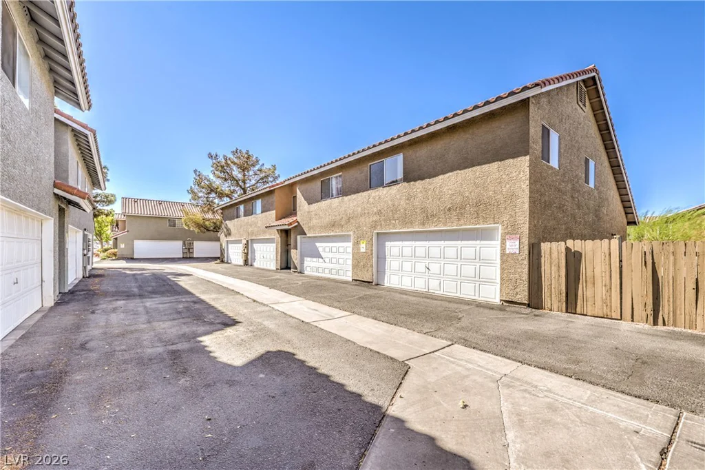 1332 Sunblossom, Las Vegas, NV 89128