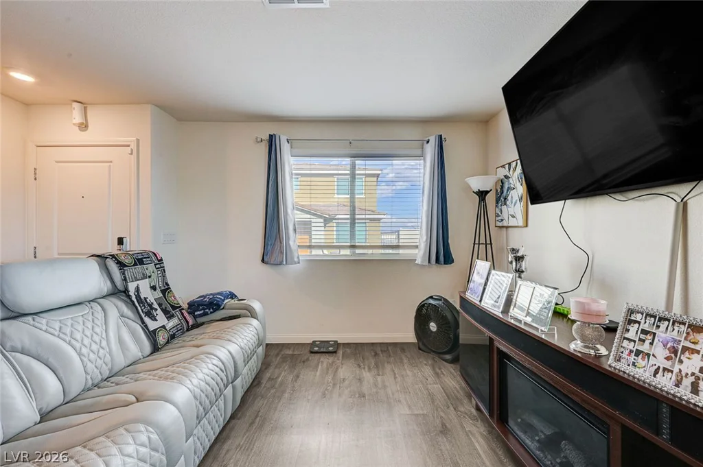 6804 Satin Silver, North Las Vegas, NV 89086