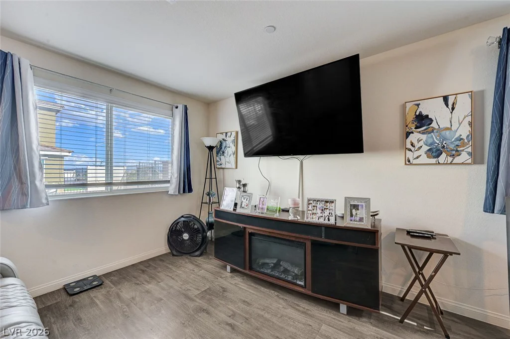 6804 Satin Silver, North Las Vegas, NV 89086