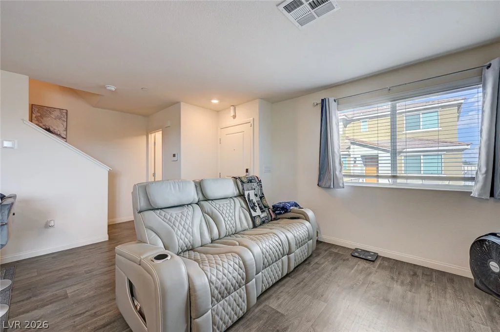 6804 Satin Silver, North Las Vegas, NV 89086