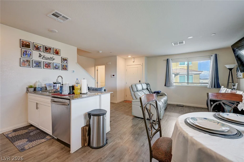 6804 Satin Silver, North Las Vegas, NV 89086
