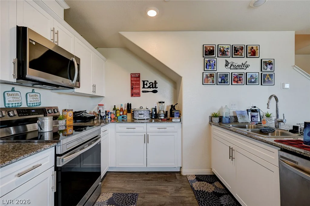 6804 Satin Silver, North Las Vegas, NV 89086
