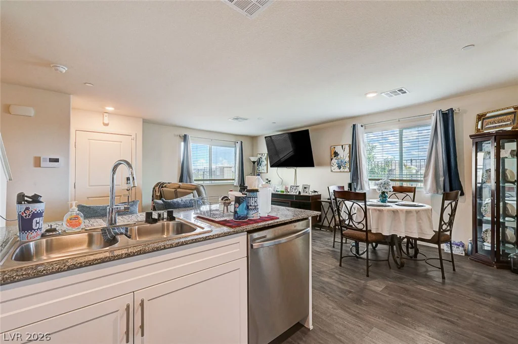 6804 Satin Silver, North Las Vegas, NV 89086