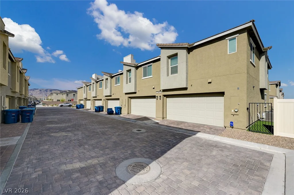 6804 Satin Silver, North Las Vegas, NV 89086
