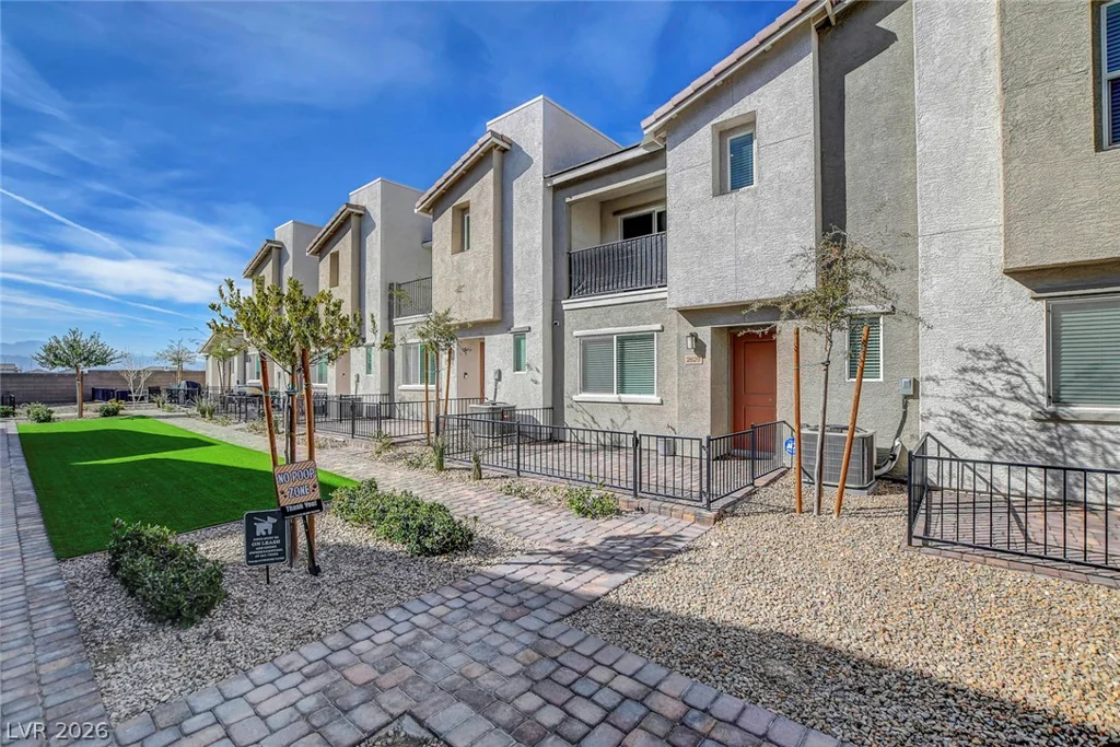 6804 Satin Silver, North Las Vegas, NV 89086