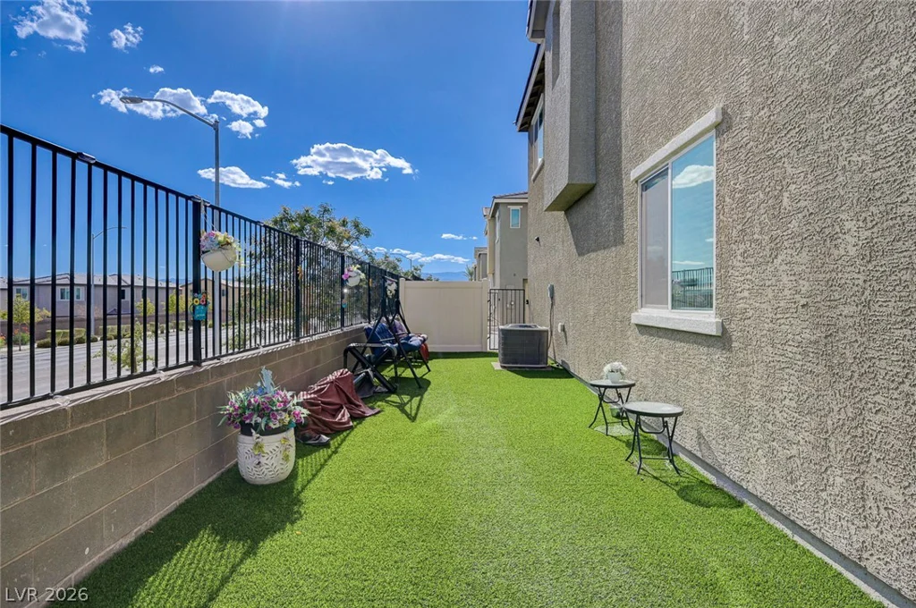 6804 Satin Silver, North Las Vegas, NV 89086