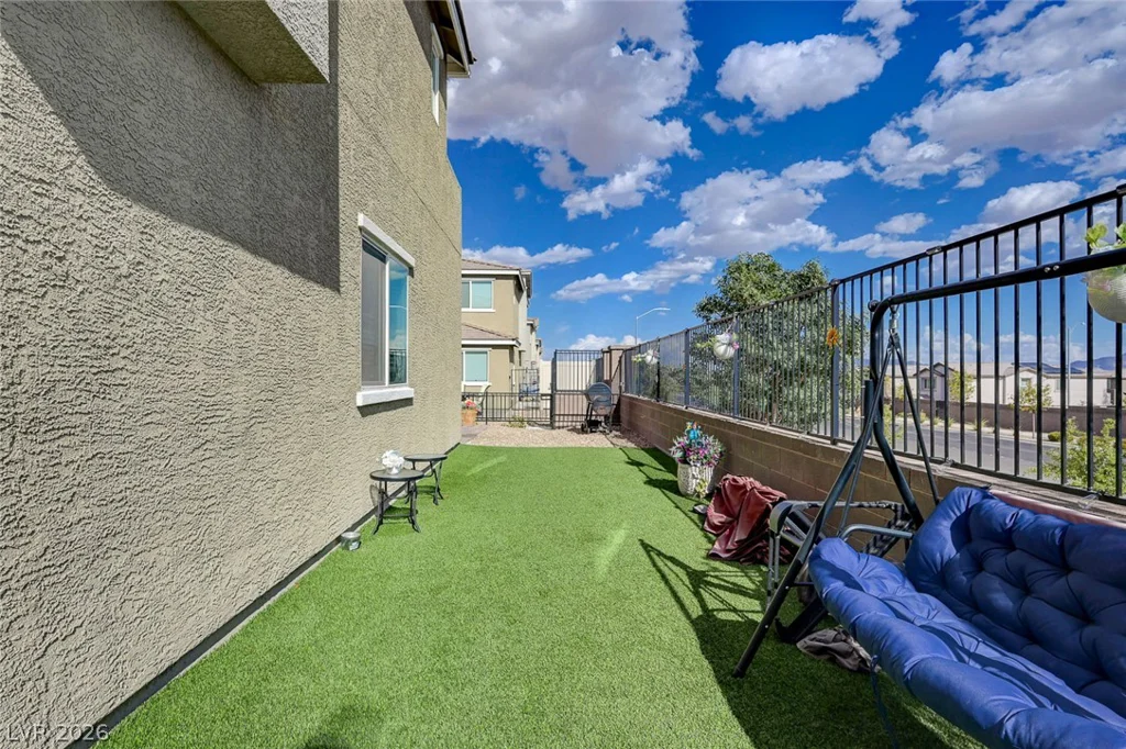 6804 Satin Silver, North Las Vegas, NV 89086