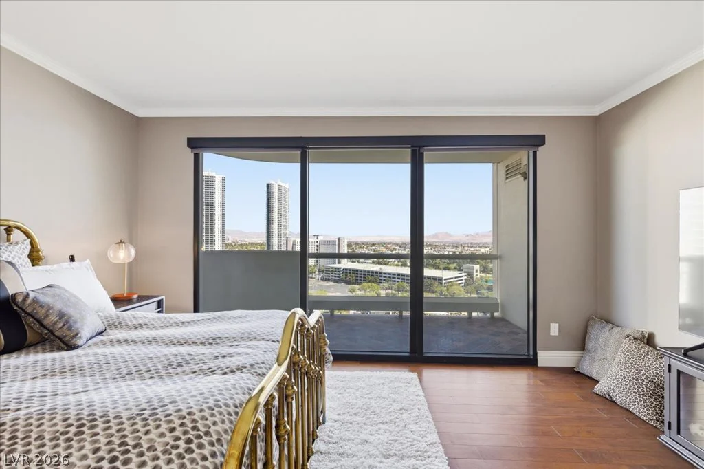 2857 Paradise, Las Vegas, NV 89109