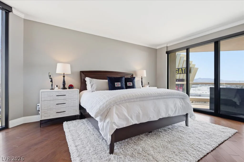 2857 Paradise, Las Vegas, NV 89109