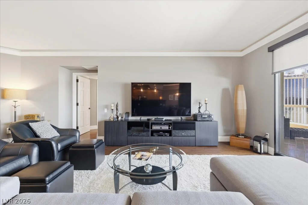 2857 Paradise, Las Vegas, NV 89109