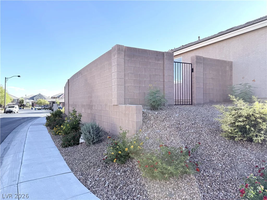 10229 Pine Ridge Peak, Las Vegas, NV 89166