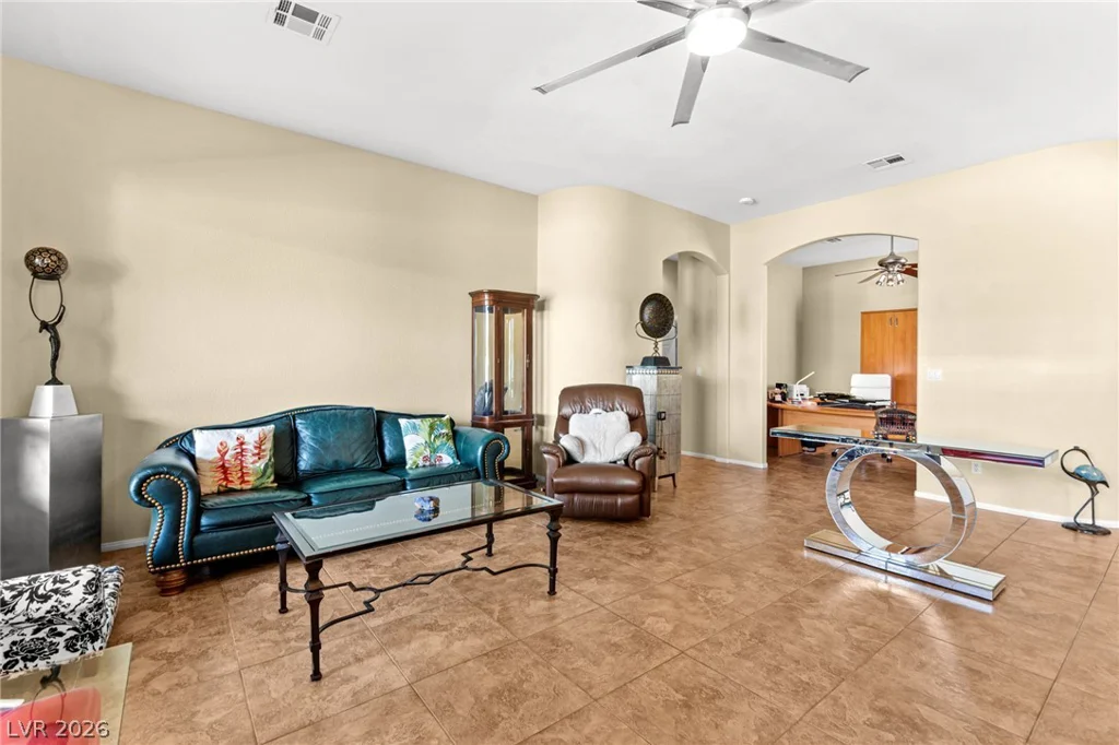 3290 Squire, Las Vegas, NV 89135
