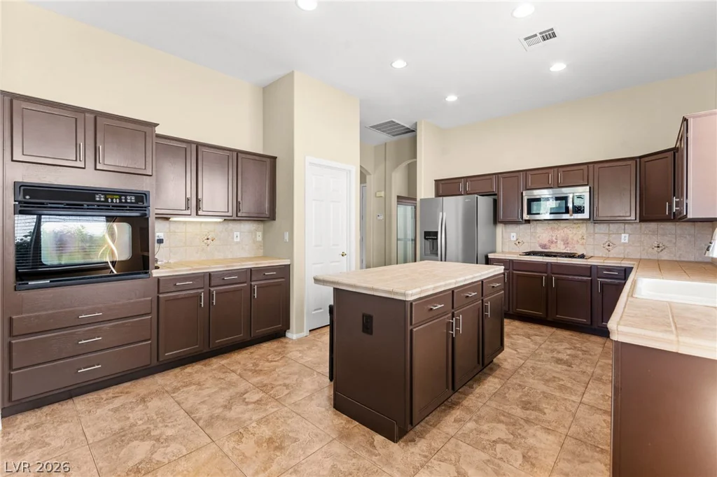 3290 Squire, Las Vegas, NV 89135