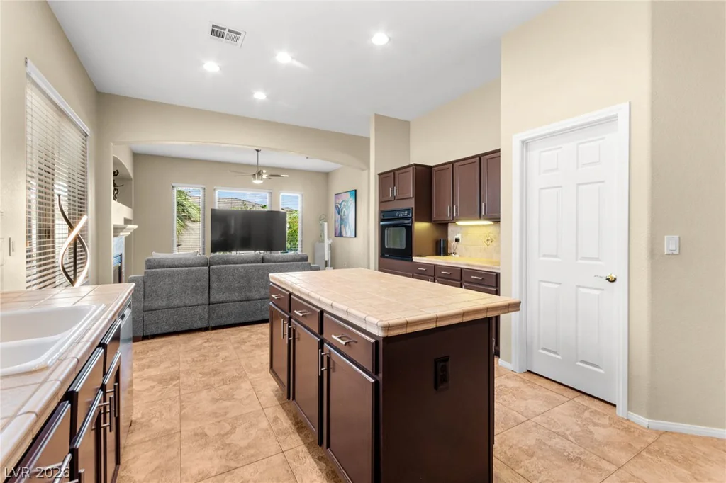 3290 Squire, Las Vegas, NV 89135