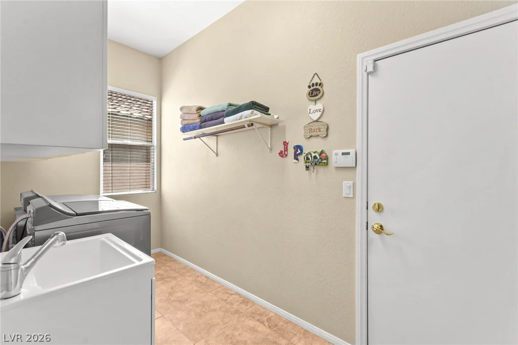 3290 Squire, Las Vegas, NV 89135