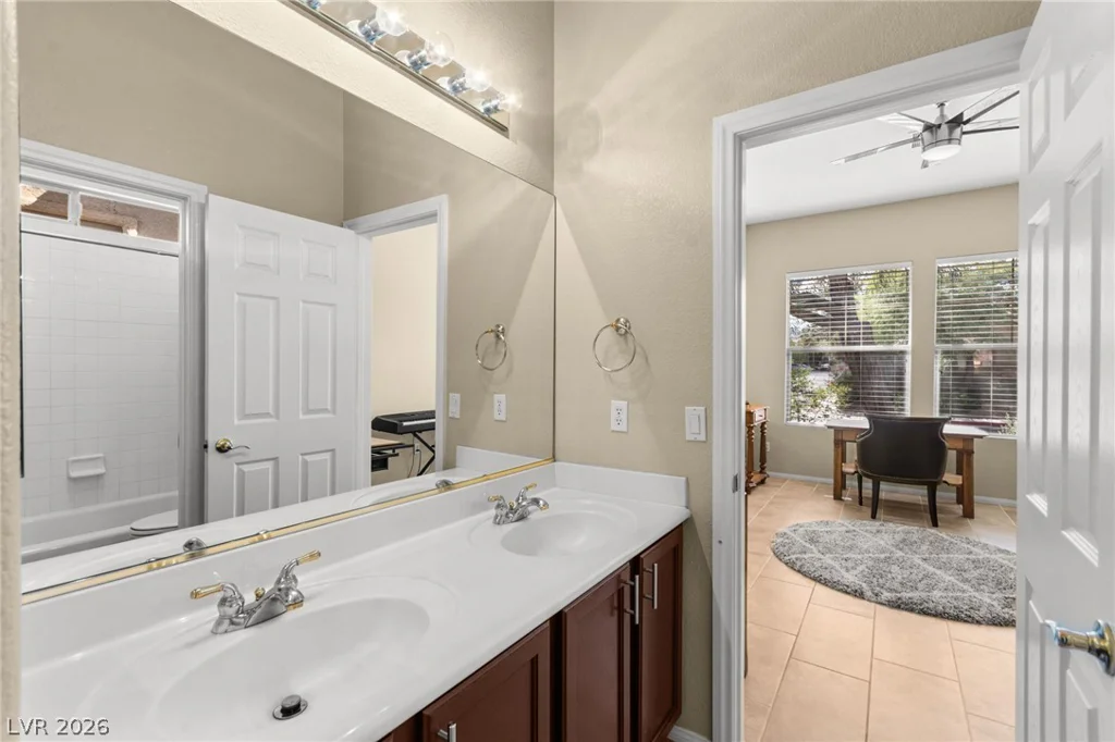 3290 Squire, Las Vegas, NV 89135