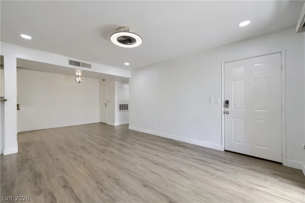 7885 Flamingo, Las Vegas, NV 89147
