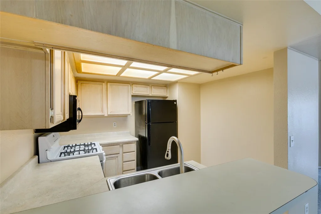 940 Sloan, Las Vegas, NV 89110