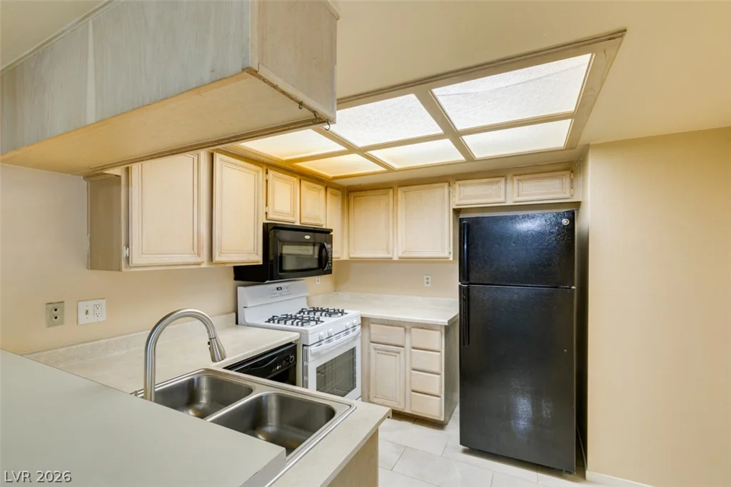 940 Sloan, Las Vegas, NV 89110