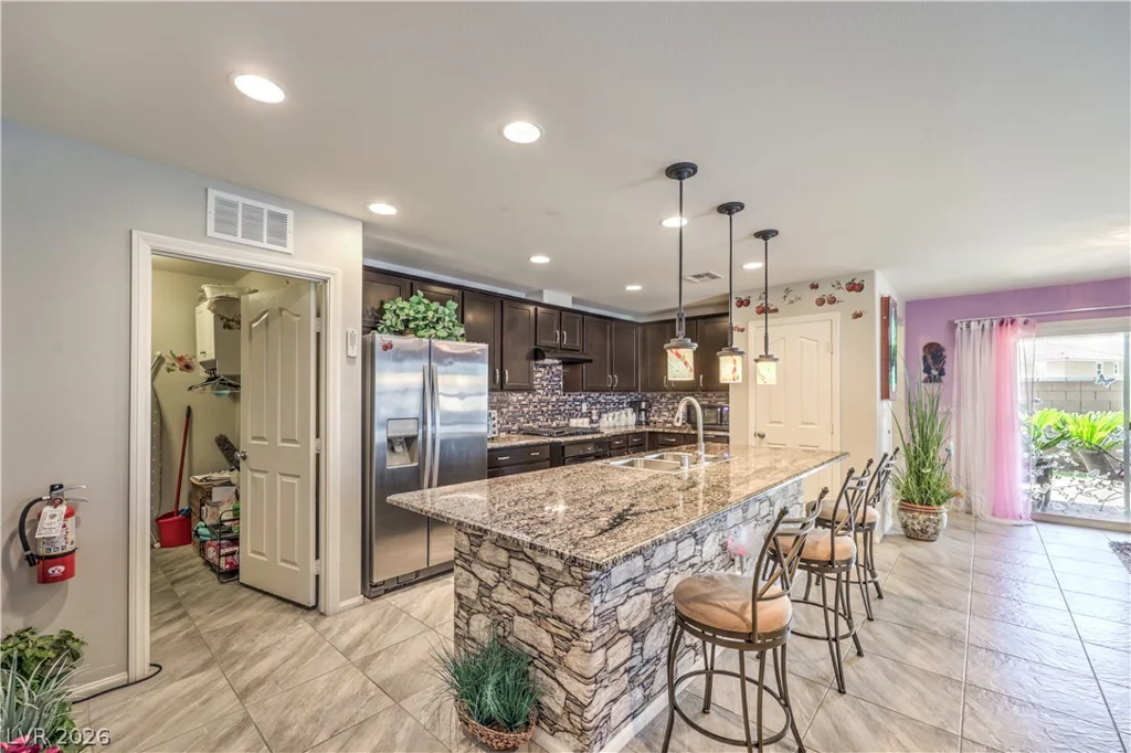 6221 Silver Bank, North Las Vegas, NV 89031