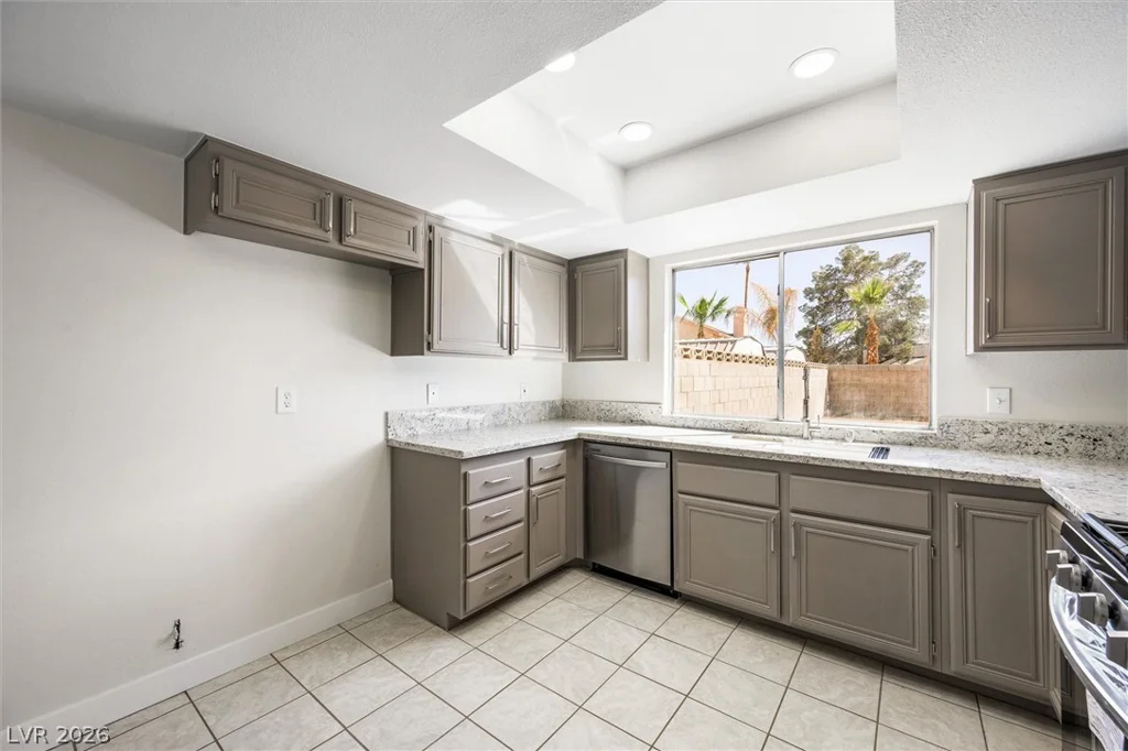 6733 Evanston, Las Vegas, NV 89108