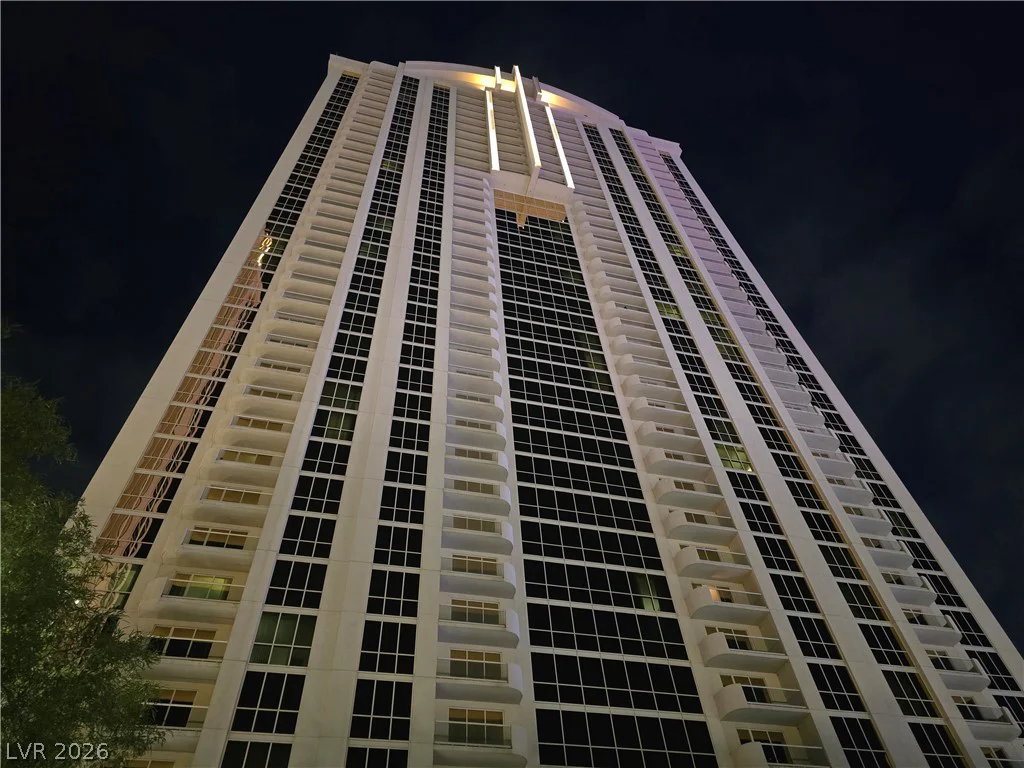 135 Harmon, Las Vegas, NV 89109