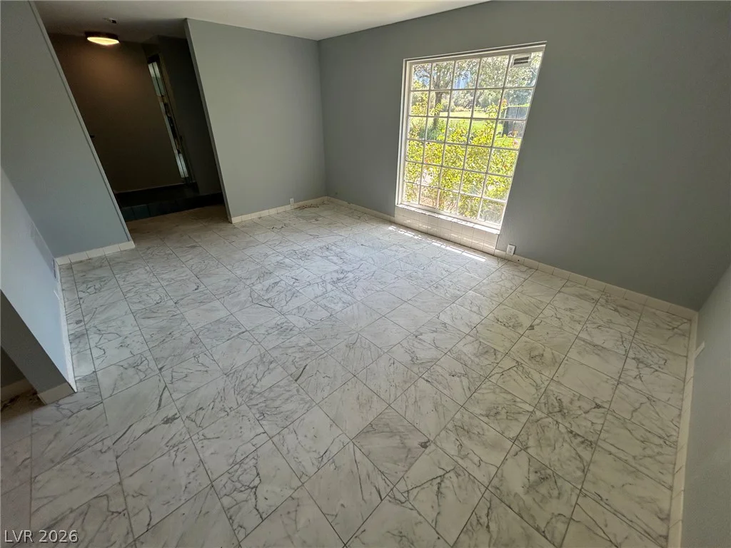596 Tam O Shanter, Las Vegas, NV 89109