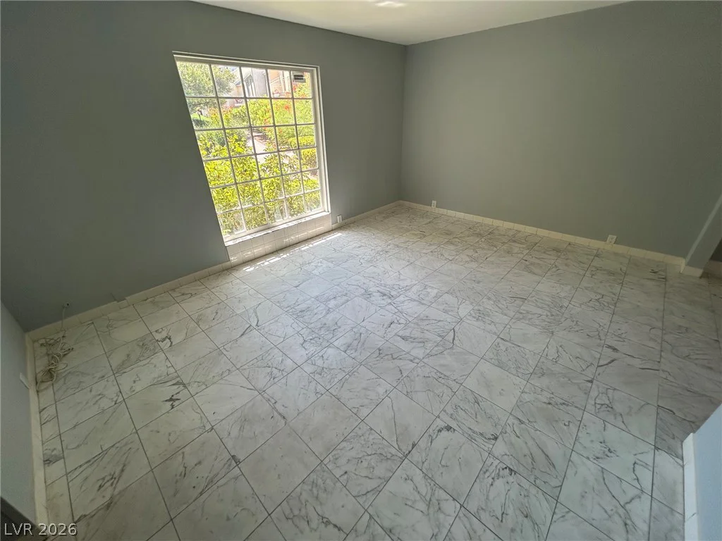 596 Tam O Shanter, Las Vegas, NV 89109