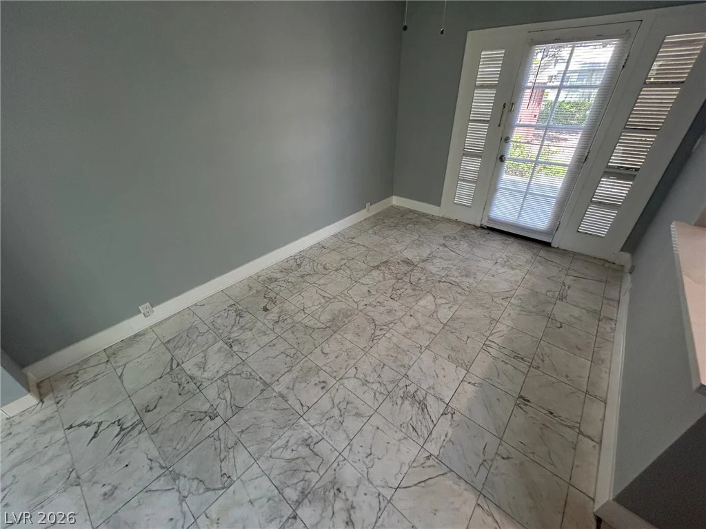 596 Tam O Shanter, Las Vegas, NV 89109