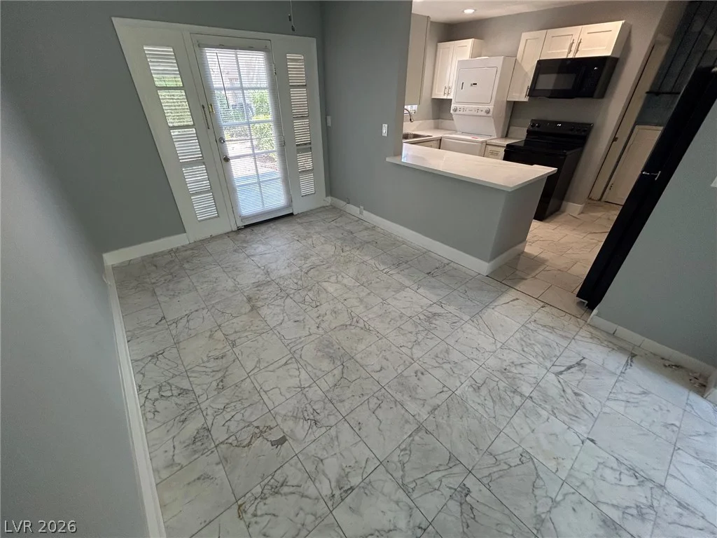 596 Tam O Shanter, Las Vegas, NV 89109